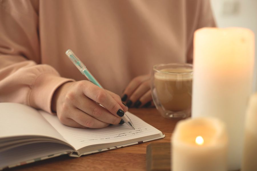 how to manifest in a journal